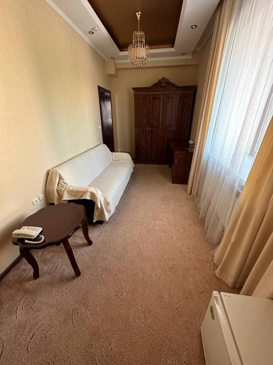 Altyn Adam Hotel Петропавловськ Екстер'єр фото