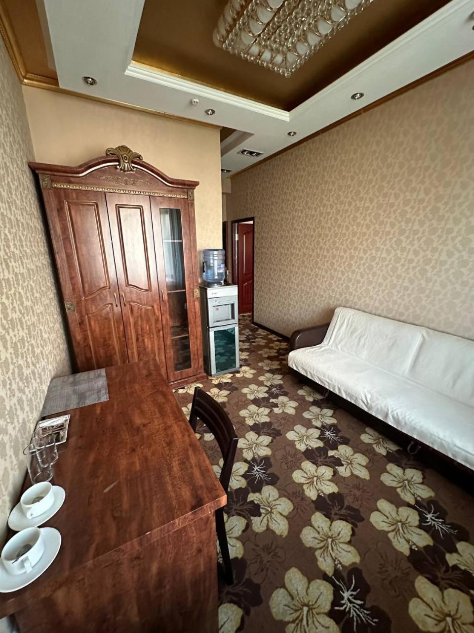 Altyn Adam Hotel Петропавловськ Екстер'єр фото