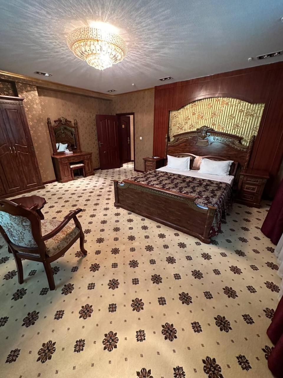 Altyn Adam Hotel Петропавловськ Екстер'єр фото