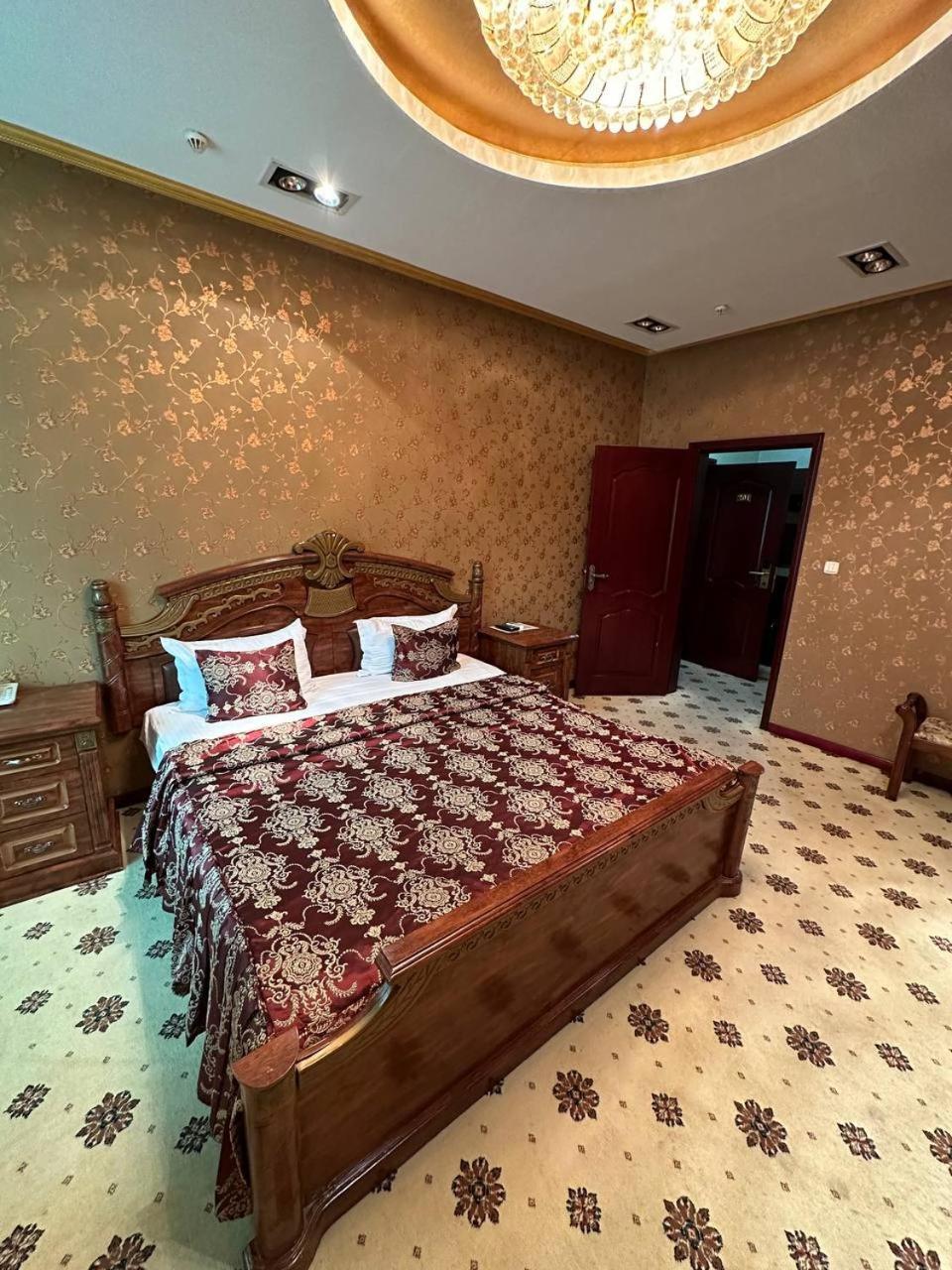 Altyn Adam Hotel Петропавловськ Екстер'єр фото