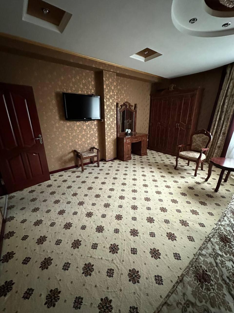 Altyn Adam Hotel Петропавловськ Екстер'єр фото