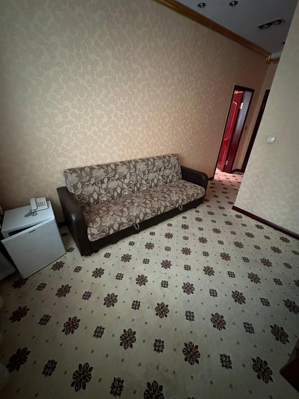Altyn Adam Hotel Петропавловськ Екстер'єр фото