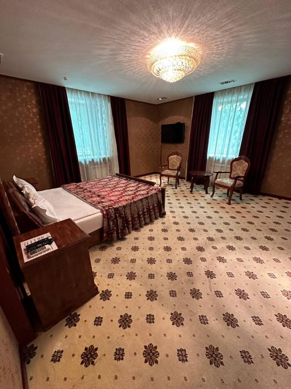 Altyn Adam Hotel Петропавловськ Екстер'єр фото