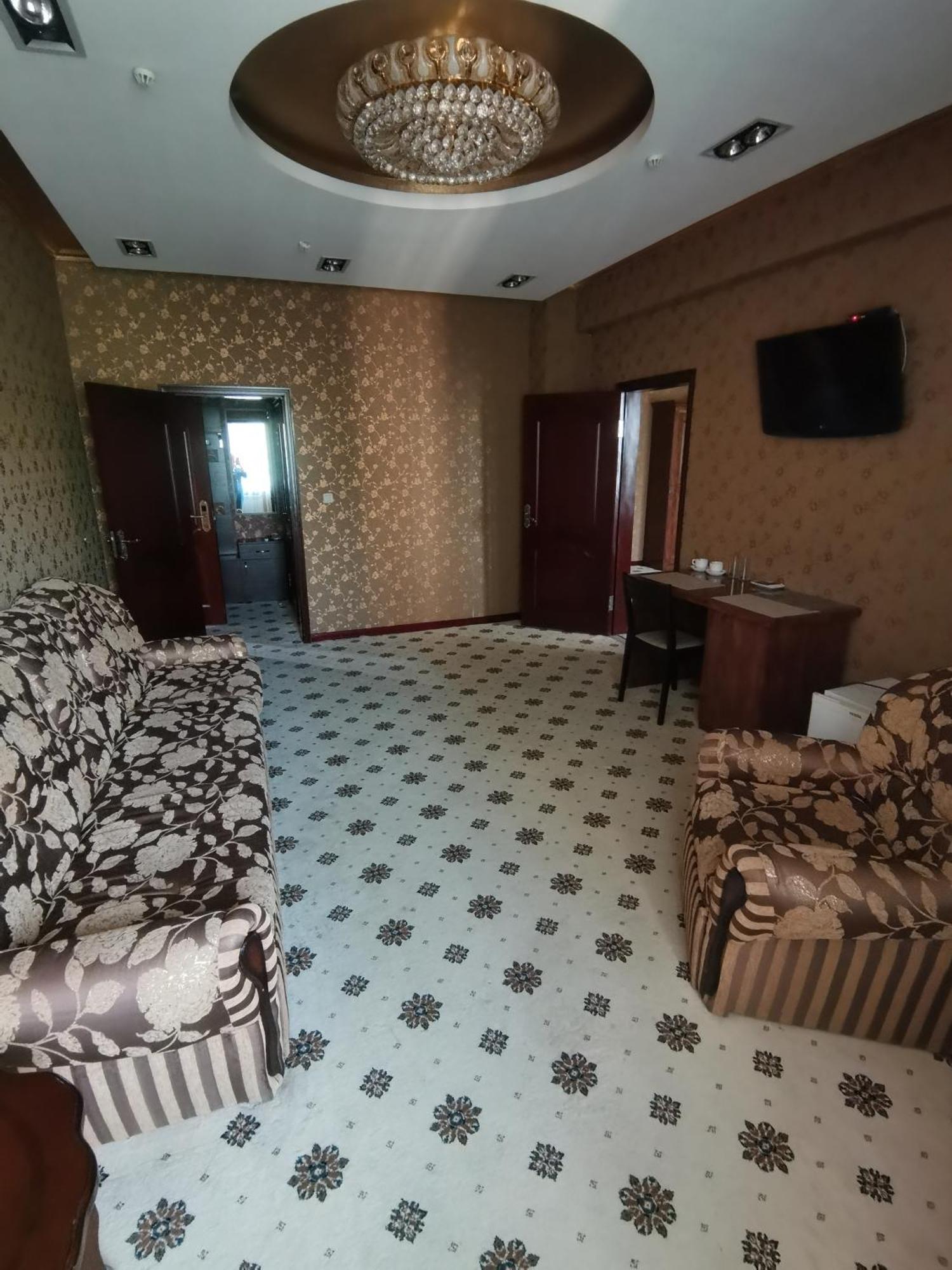 Altyn Adam Hotel Петропавловськ Екстер'єр фото